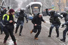 Jurnaliștii anti-Putin, bătuți și arestați în timpul protestelor. Un ziarist a fost arestat pentru că a distribuit o glumă pe Twitter
